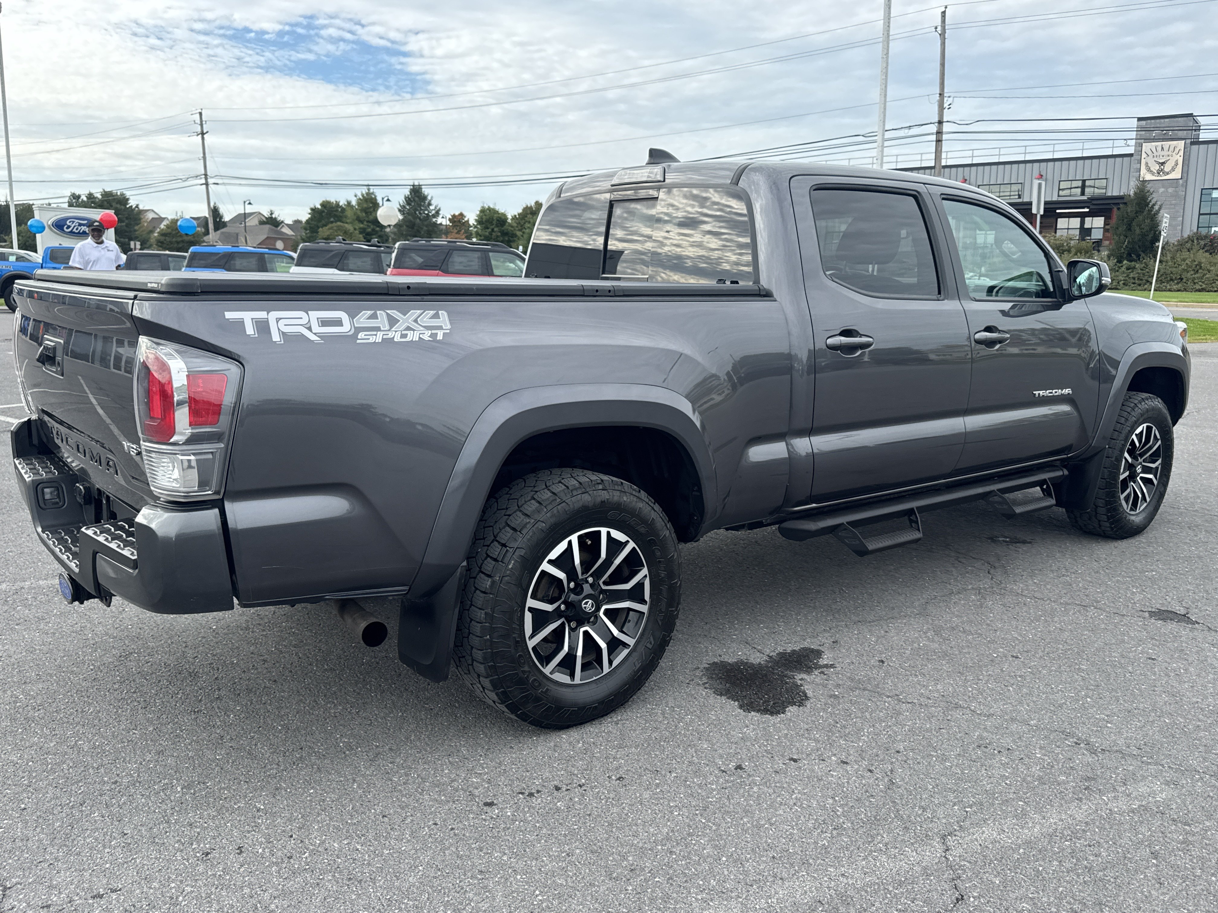 Used 2021 Toyota Tacoma TRD Sport AWD/4WD image 3