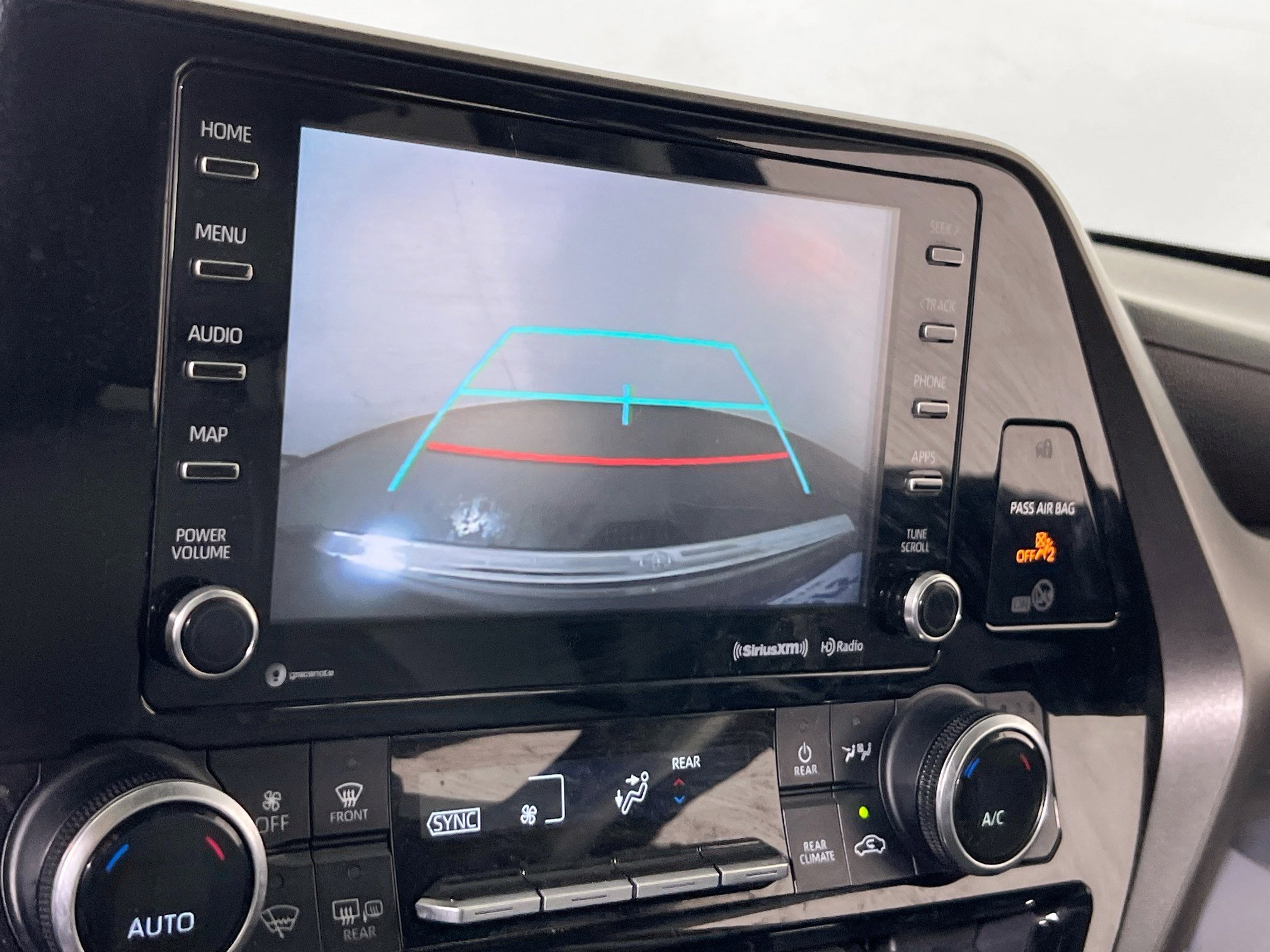 Used 2020 Toyota Highlander XLE image 13