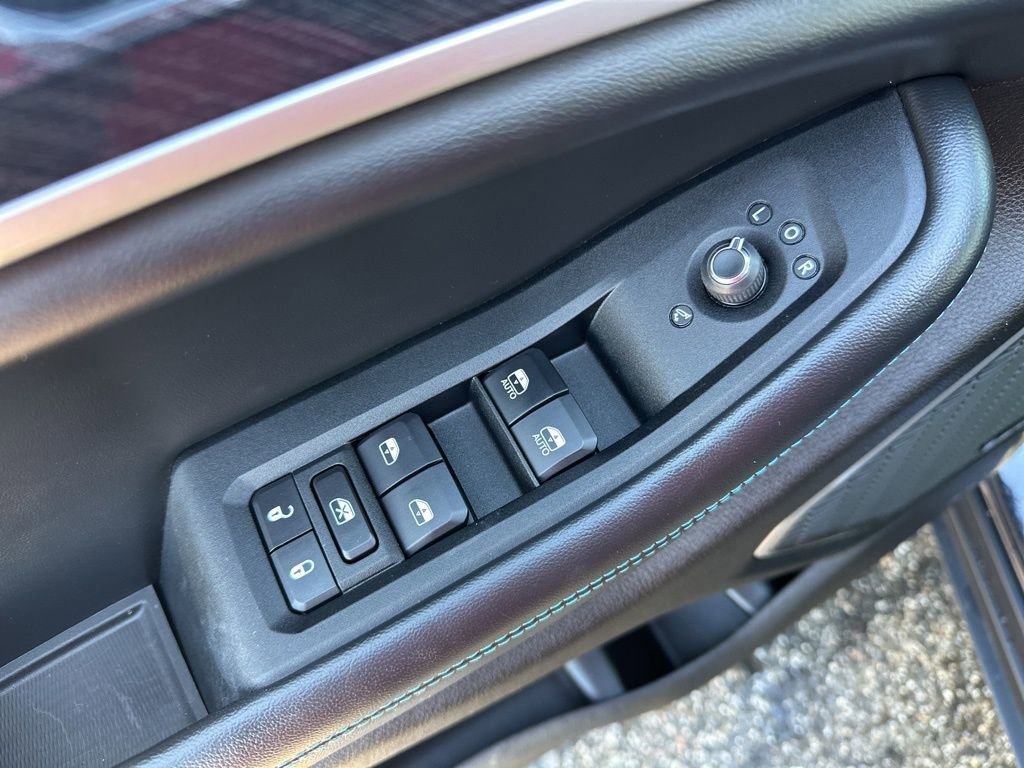 Used 2024 Jeep Grand Cherokee Trailhawk w/ Luxury Tech Group III image 16