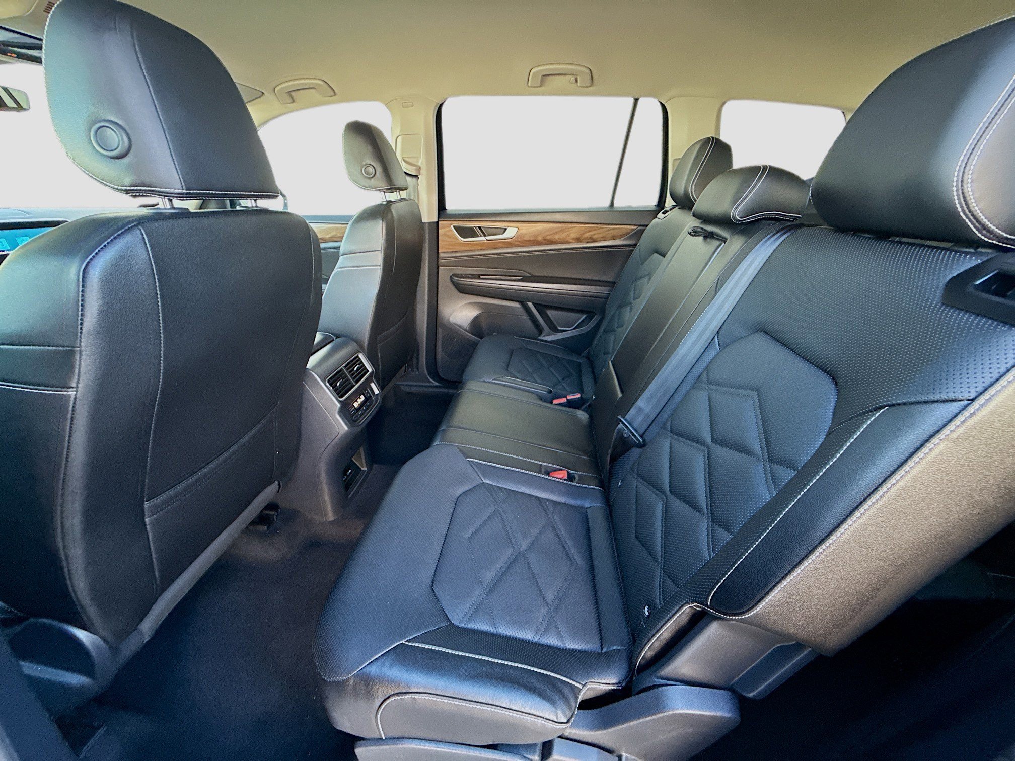 Certified 2025 Volkswagen Atlas SE image 23