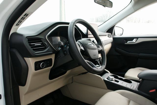 Used 2022 Ford Escape SEL image 16