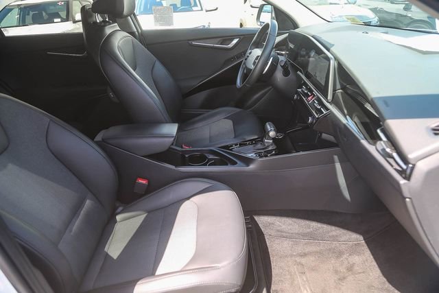 Certified 2025 Kia Niro EX FWD image 17