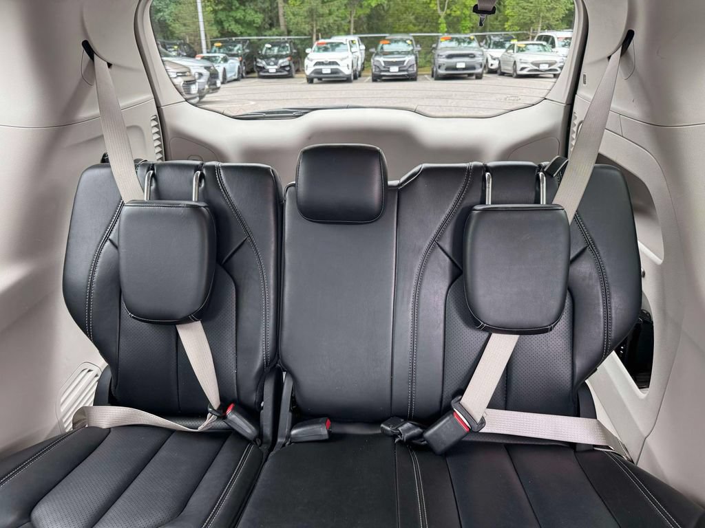 Used 2023 Chrysler Pacifica Touring-L FWD image 15