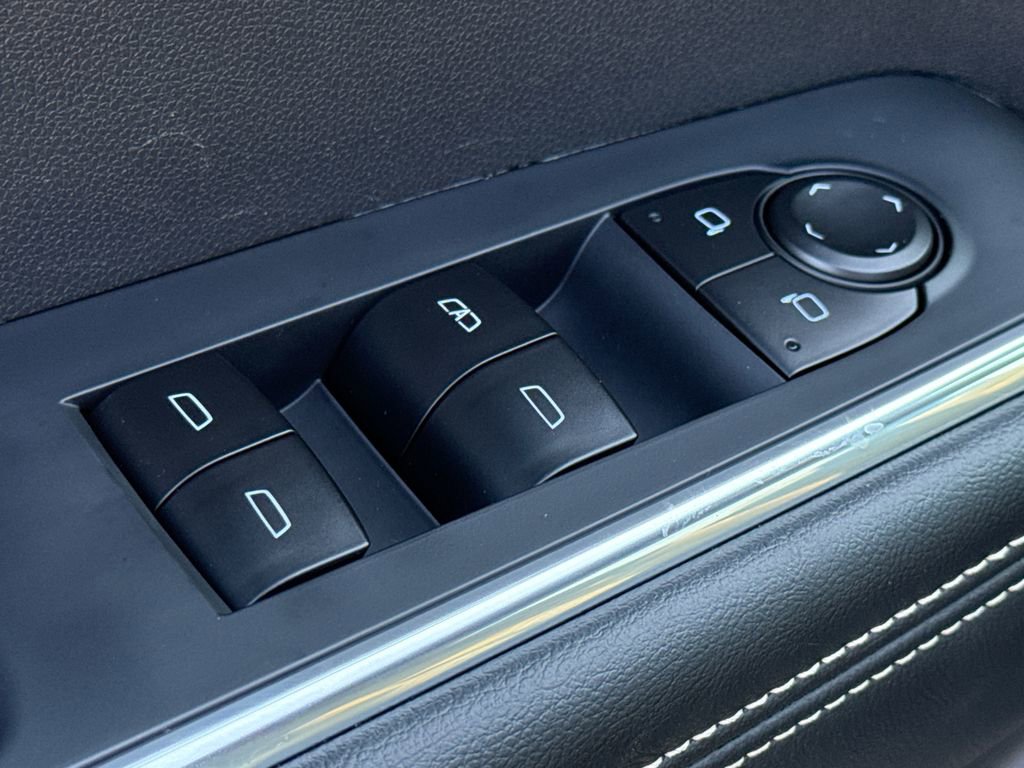 Used 2025 GMC Acadia Elevation image 20