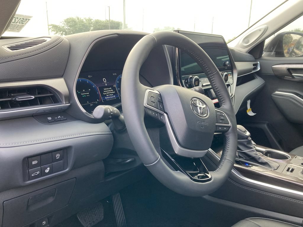New 2026 Toyota Highlander Limited AWD/4WD image 1