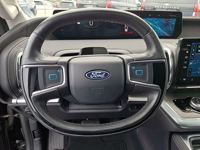 Used 2025 Ford Expedition Platinum AWD/4WD image 16