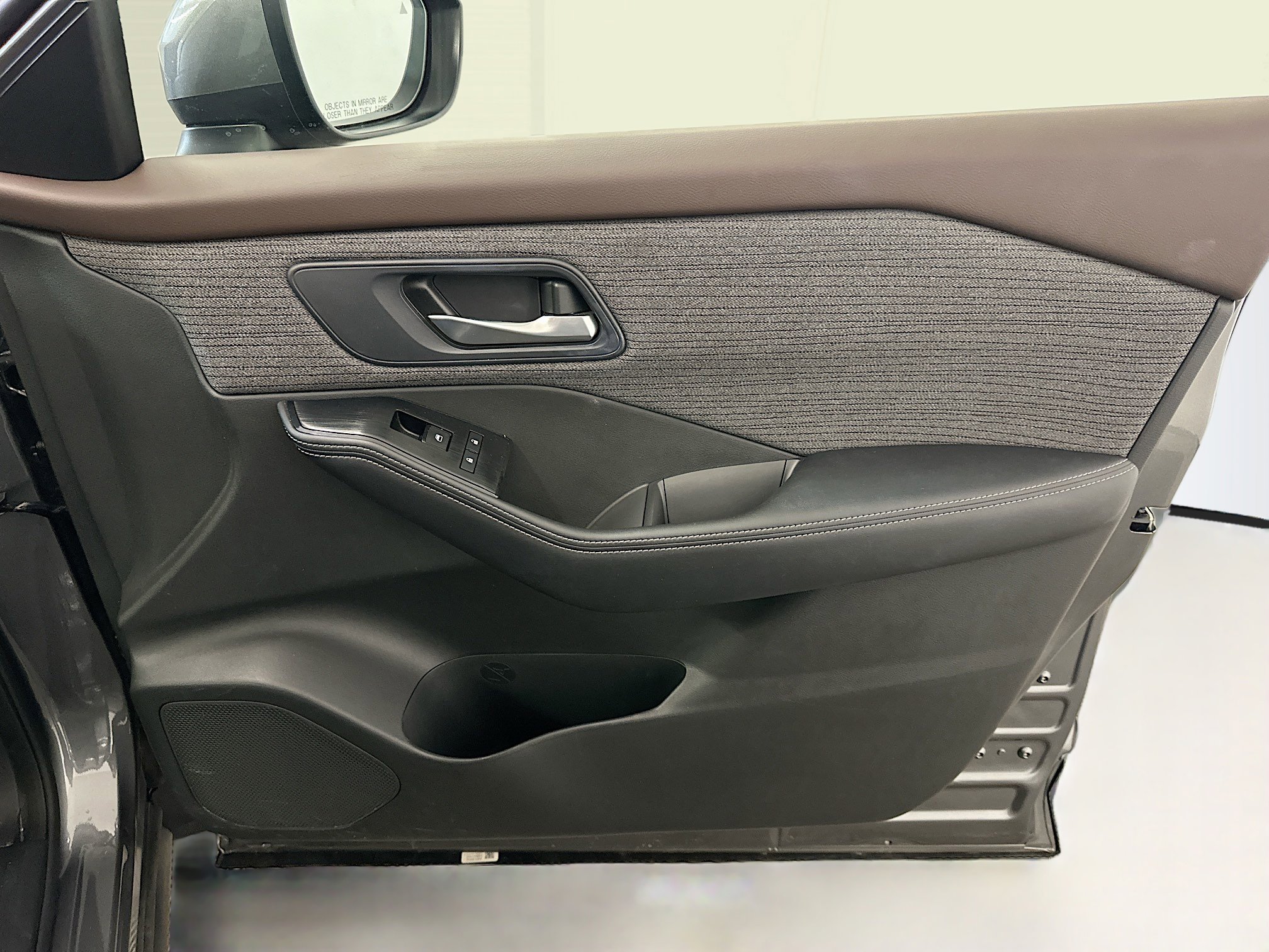 Used 2023 Nissan Rogue SV image 32