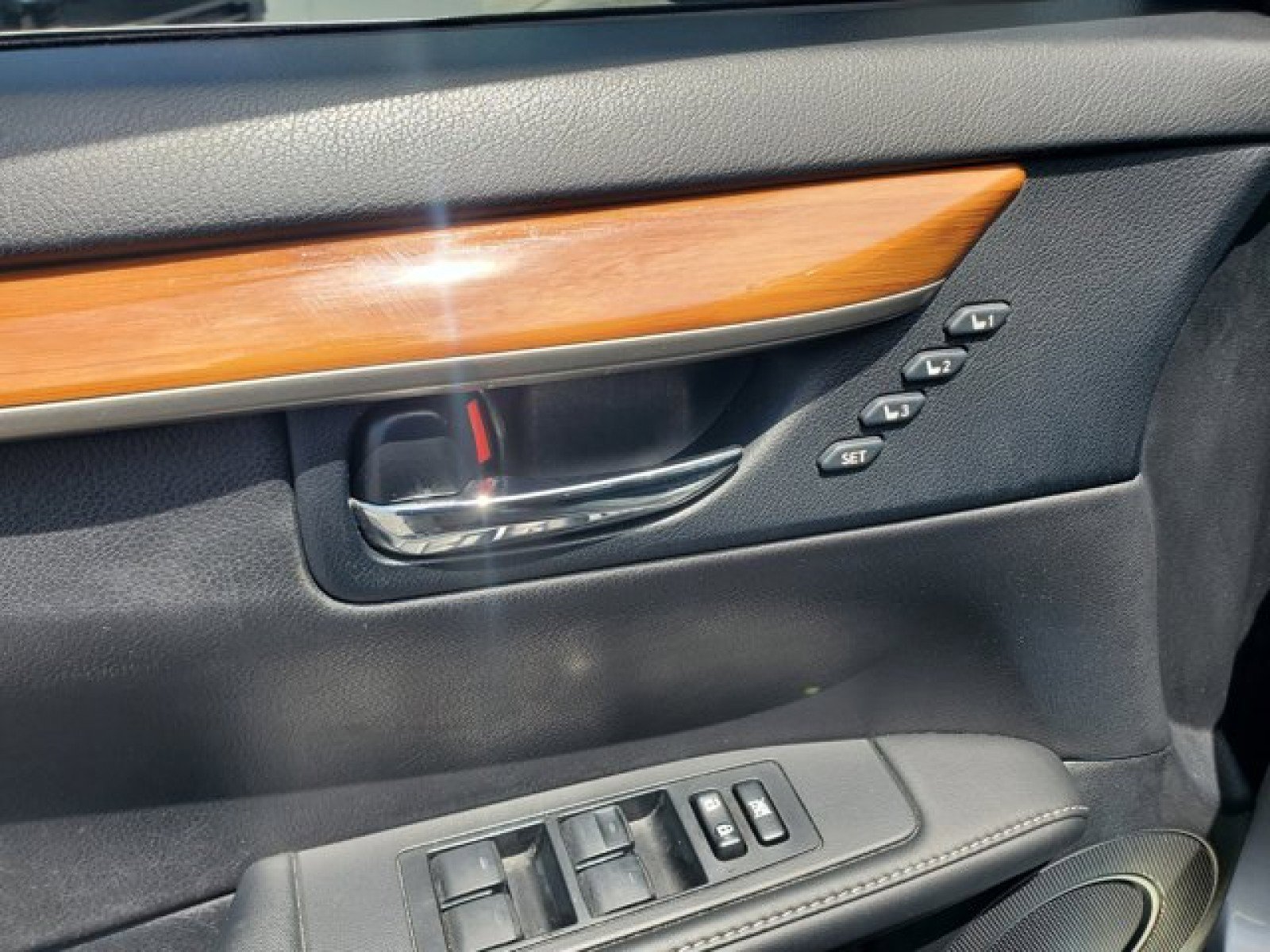 Used 2015 Lexus ES 300h w/ Navigation System Package FWD image 17