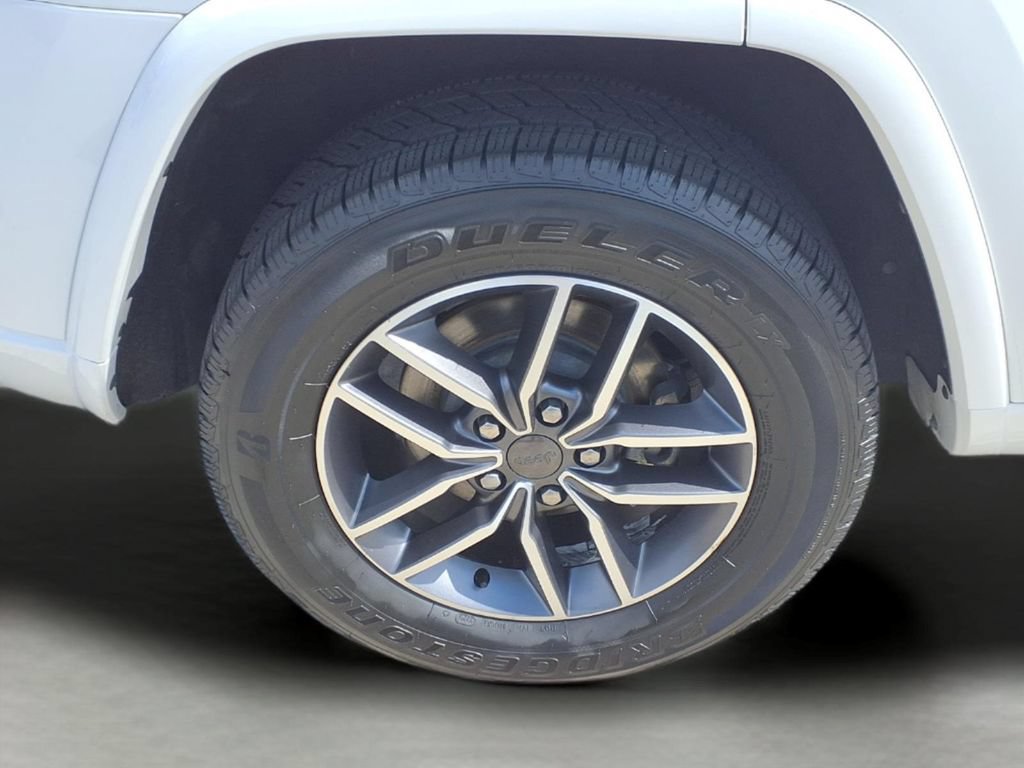 Used 2020 Jeep Grand Cherokee Overland AWD/4WD image 9