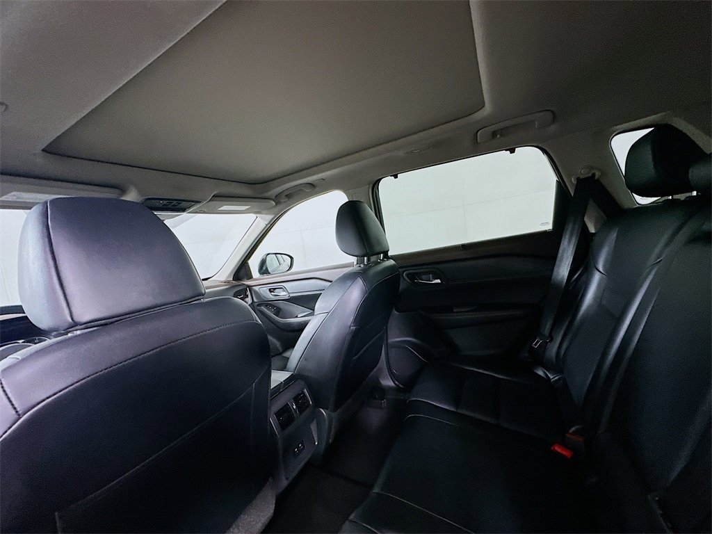 Used 2023 Nissan Rogue SV w/ SV Premium Package image 13