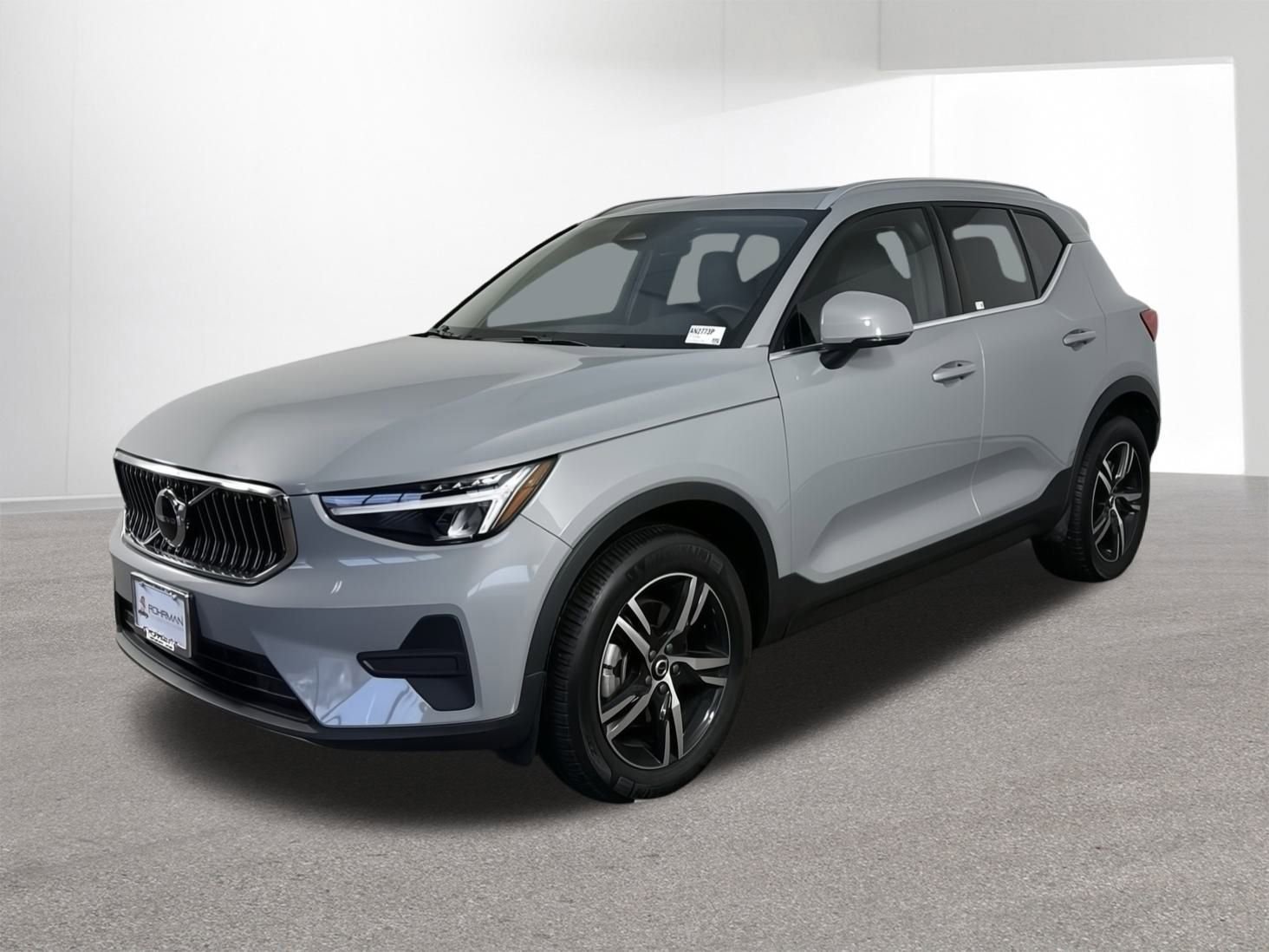 Used 2025 Volvo XC40 B5 Core