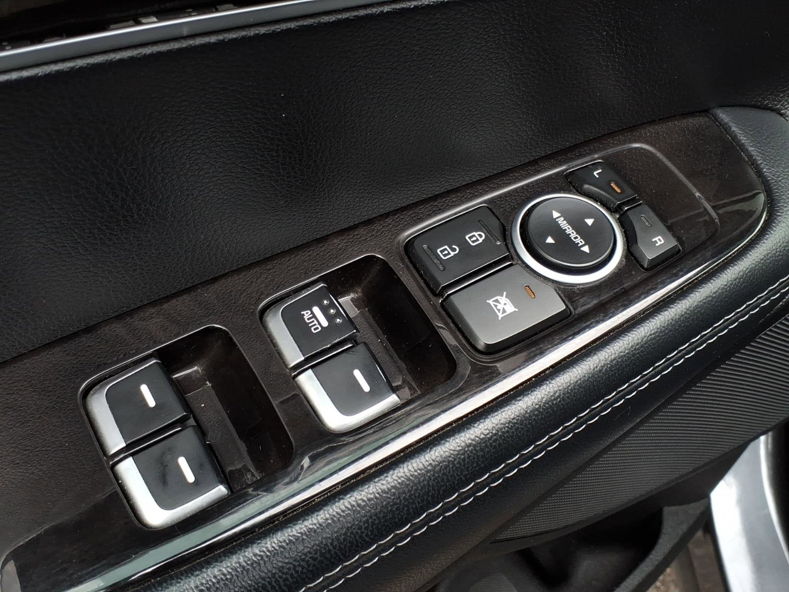 Used 2018 Kia Sorento LX image 11