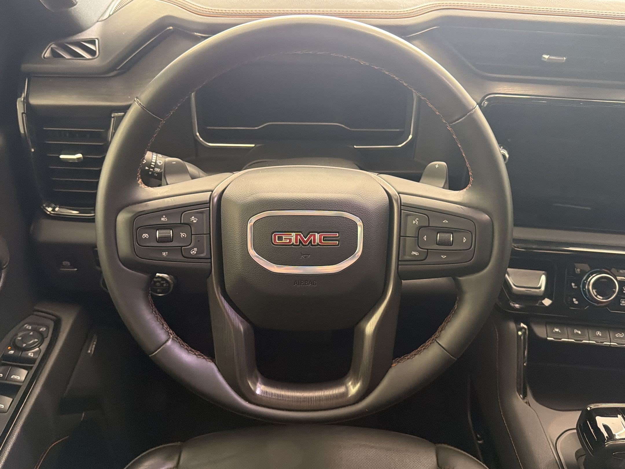 Used 2024 GMC Sierra 1500 AT4 w/ Technology Package AWD/4WD image 11