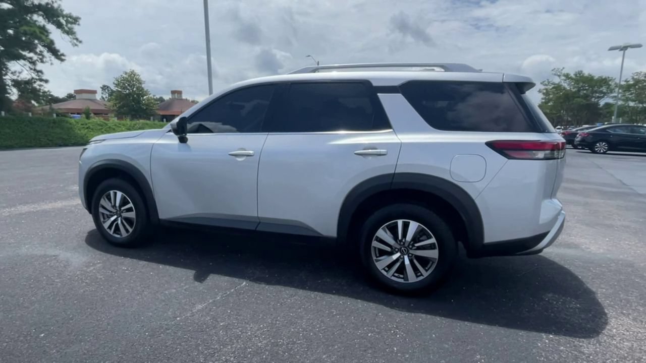 Used 2023 Nissan Pathfinder SL FWD image 6