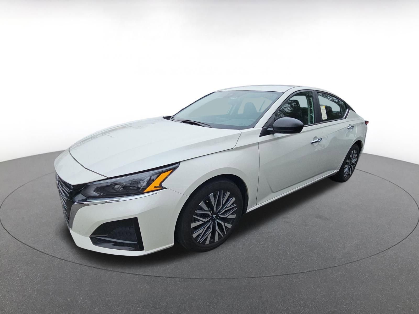 Used 2025 Nissan Altima 2.5 SV image 3