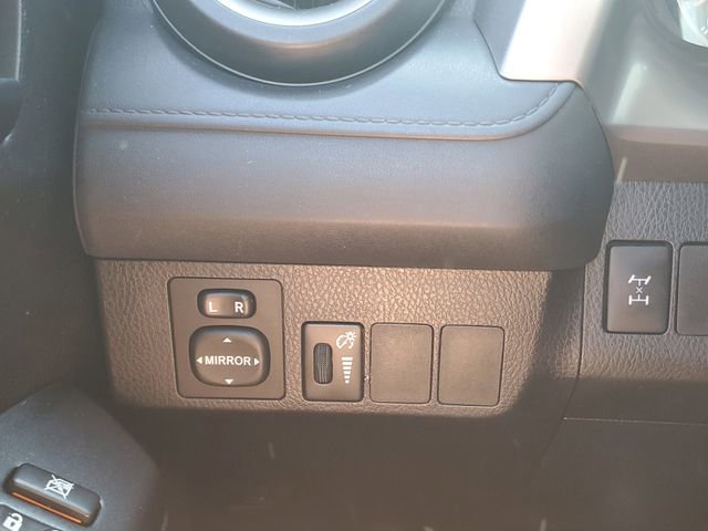 Used 2016 Toyota RAV4 LE AWD/4WD image 20