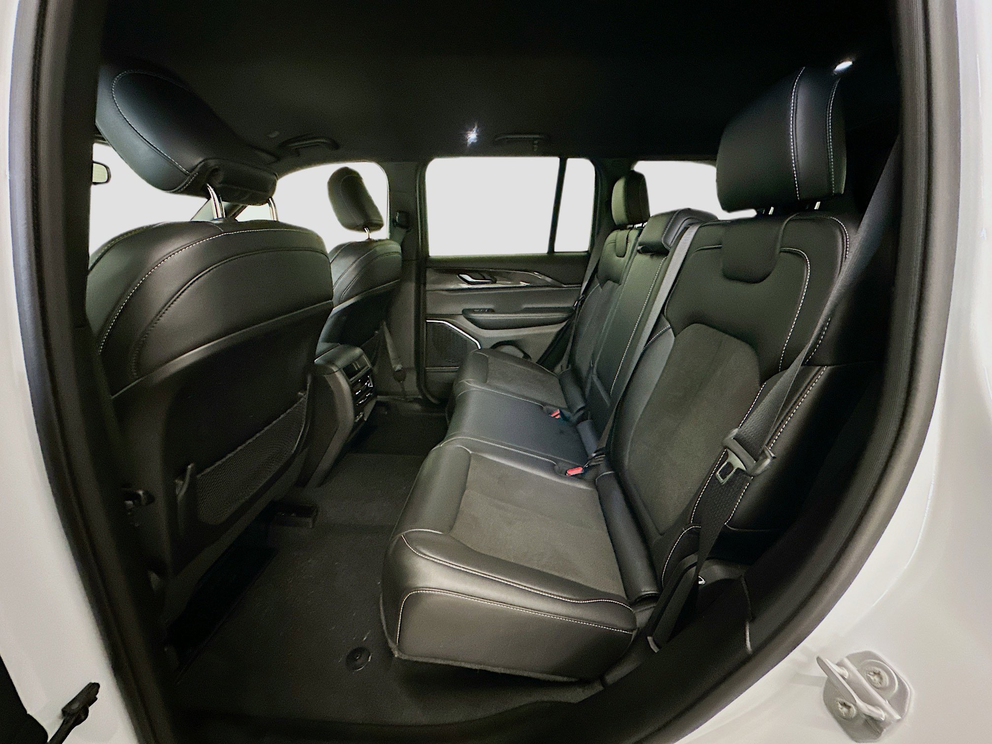 Used 2022 Jeep Grand Cherokee Altitude image 28