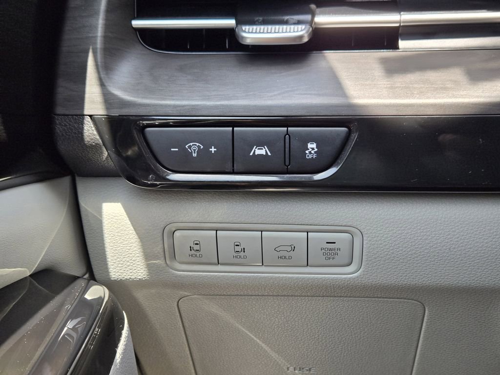 Used 2024 Kia Carnival EX FWD image 24