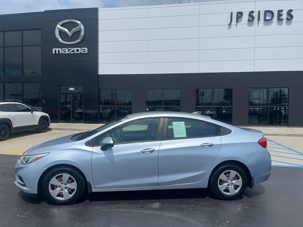Used 2018 Chevrolet Cruze LS FWD image 2