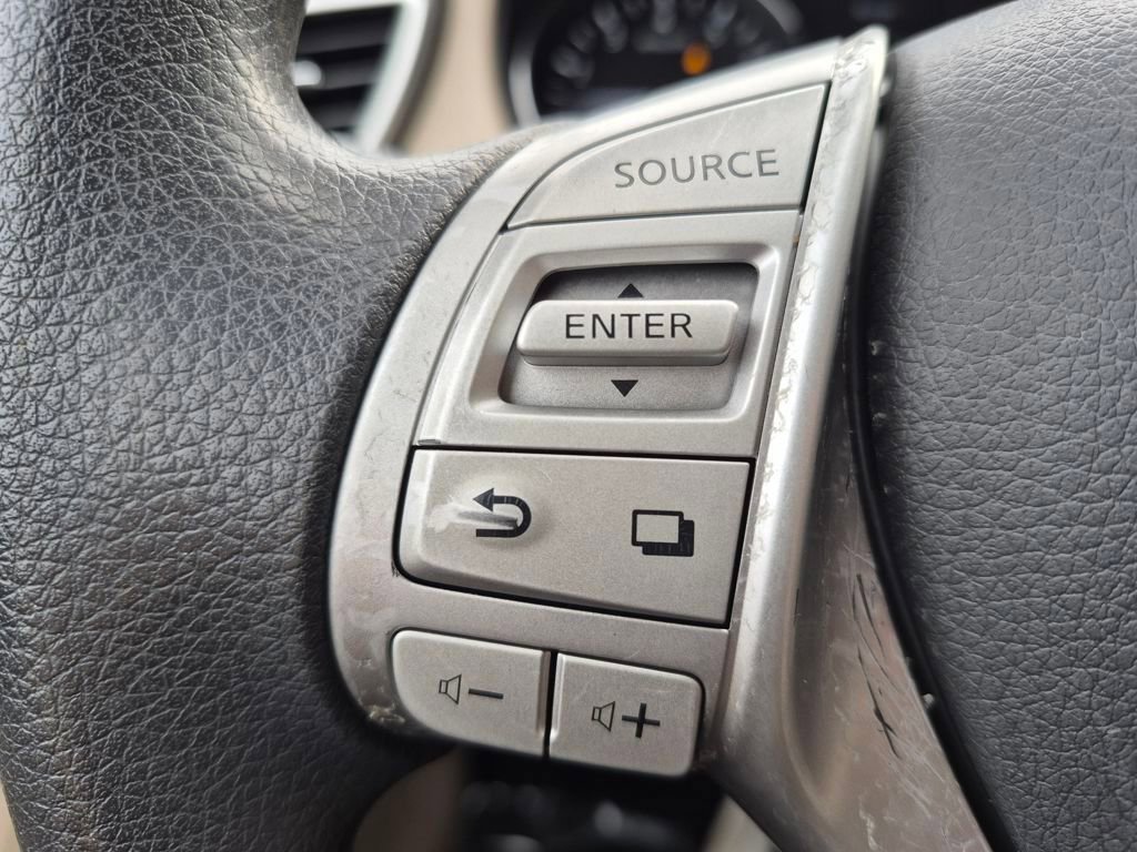 Used 2016 Nissan Rogue S image 15