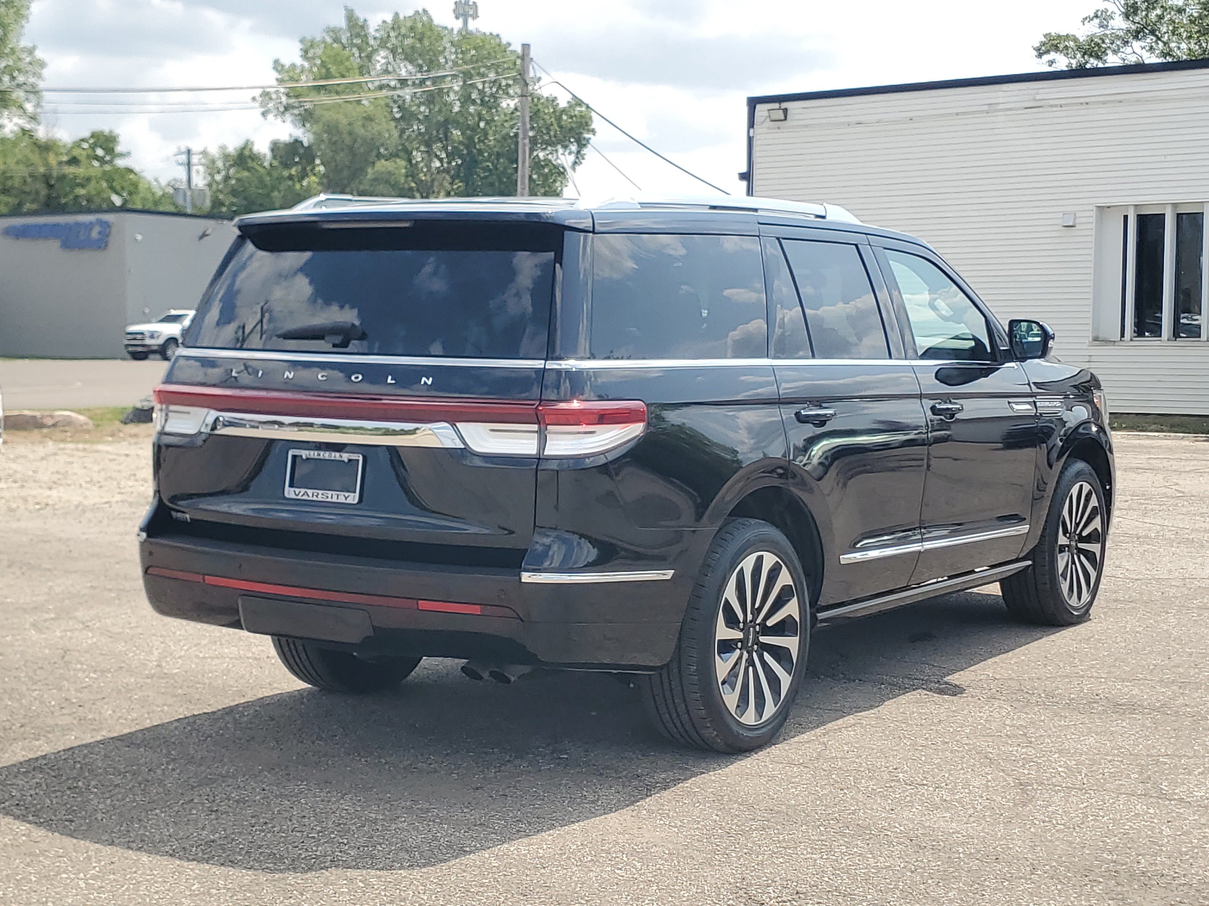 Used 2024 Lincoln Navigator Reserve AWD/4WD image 6