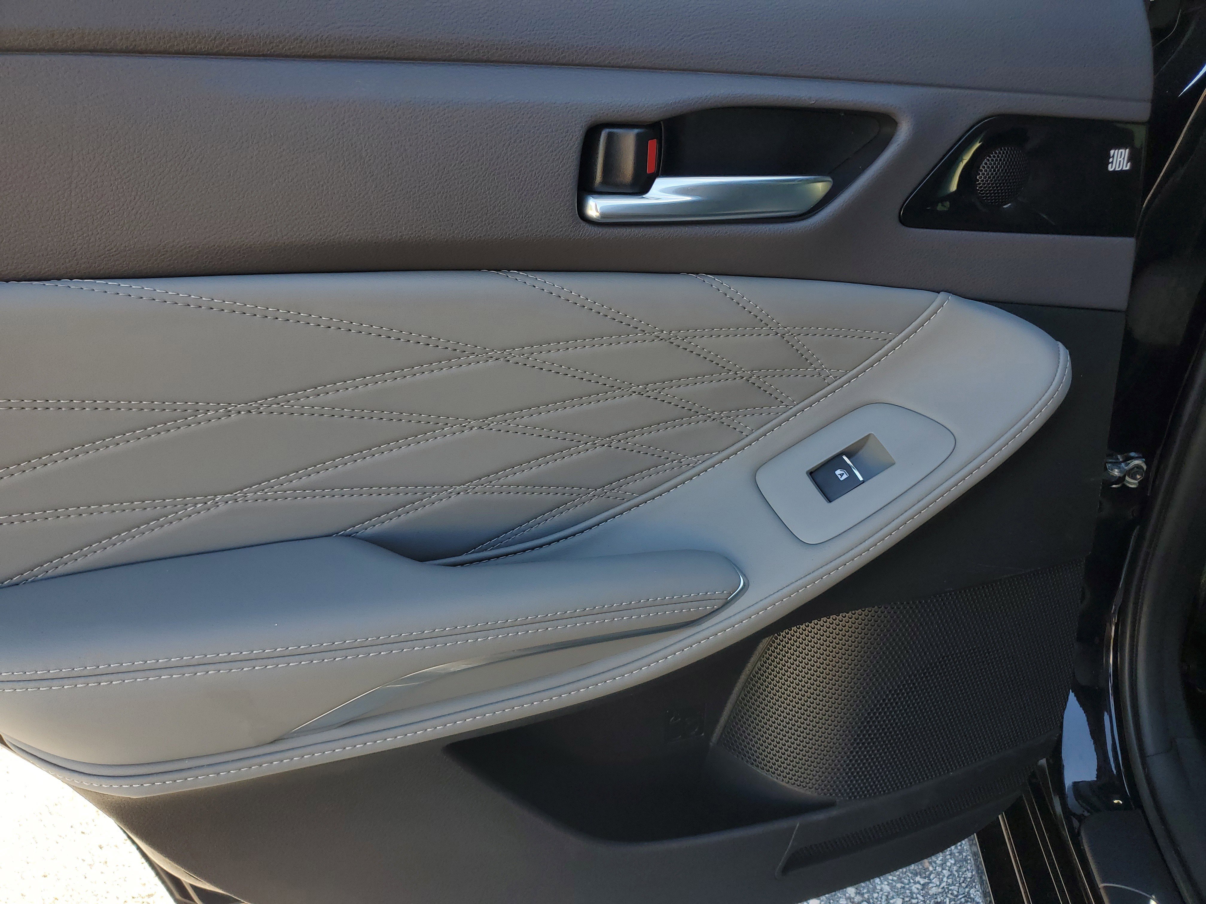 Used 2022 Toyota Avalon Limited FWD image 11