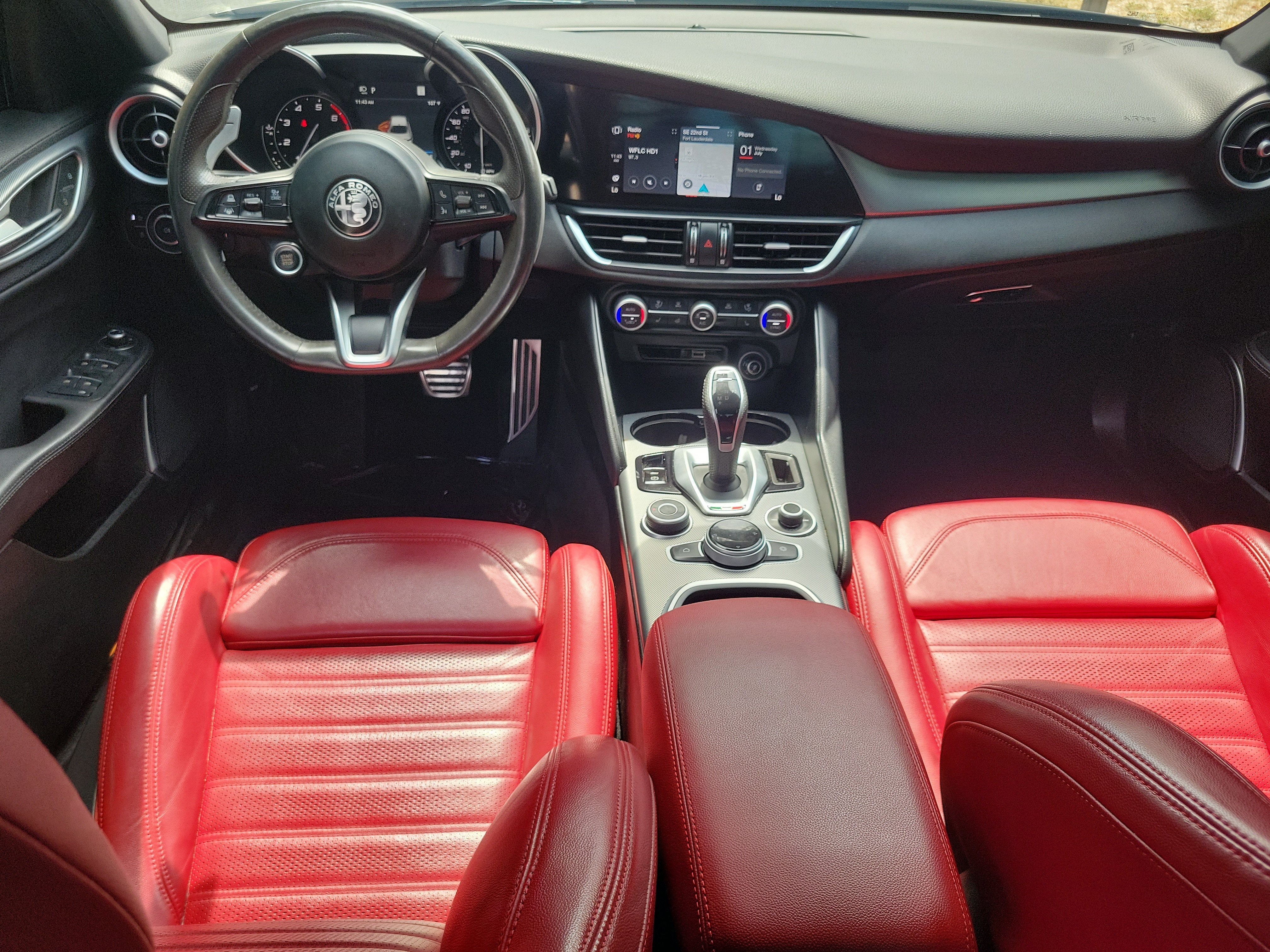 Used 2023 Alfa Romeo Giulia Veloce RWD image 10