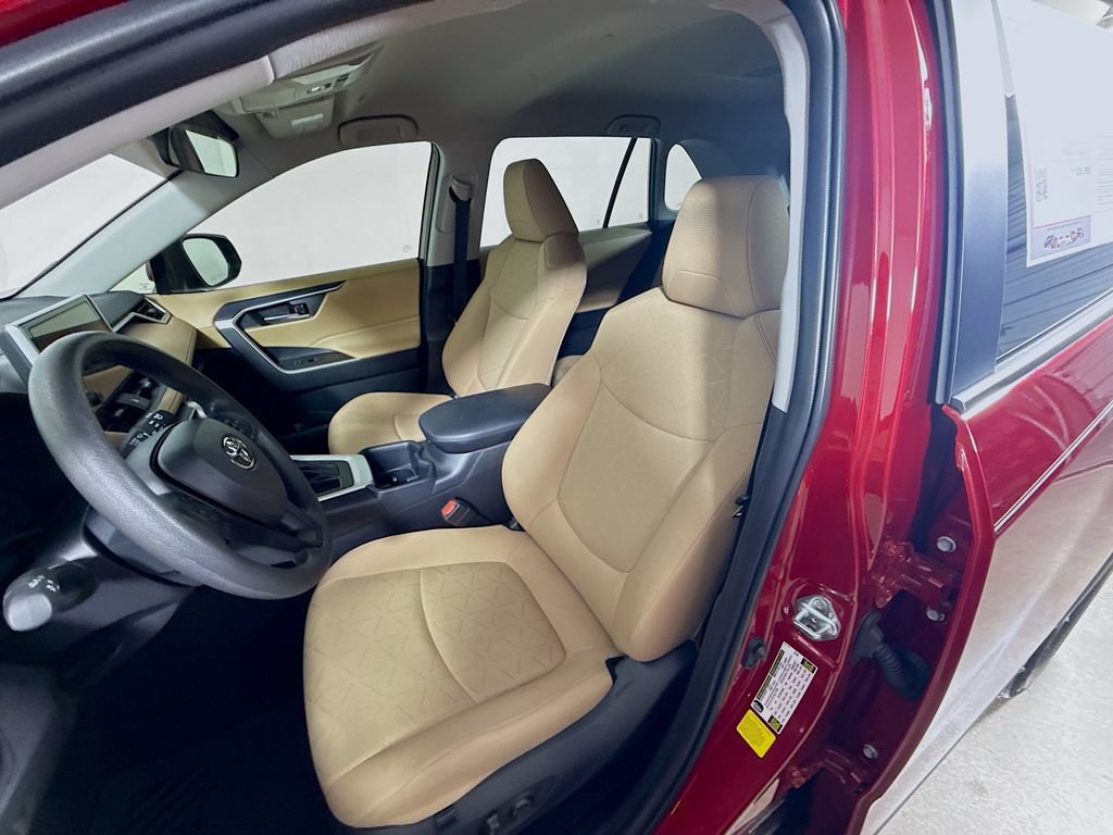 Used 2025 Toyota RAV4 XLE FWD image 20