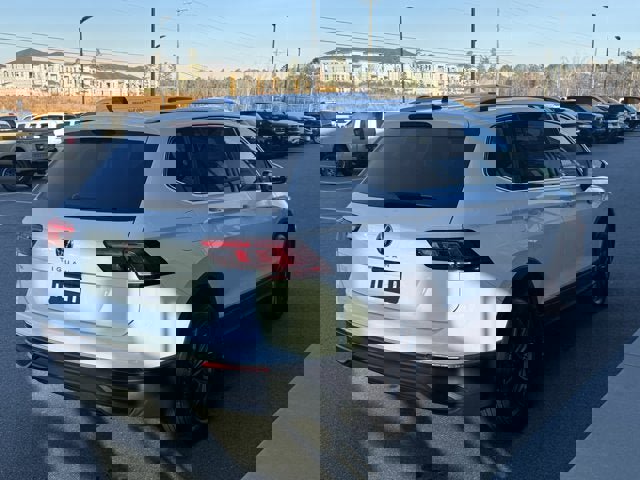 Used 2022 Volkswagen Tiguan SE image 5