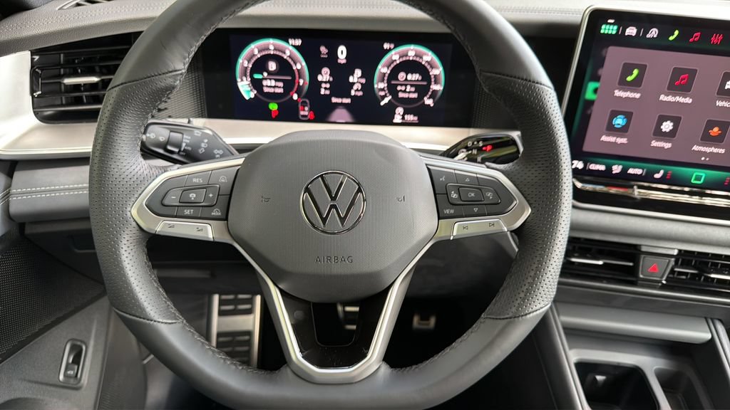 New 2026 Volkswagen Tiguan SE R-Line FWD image 11