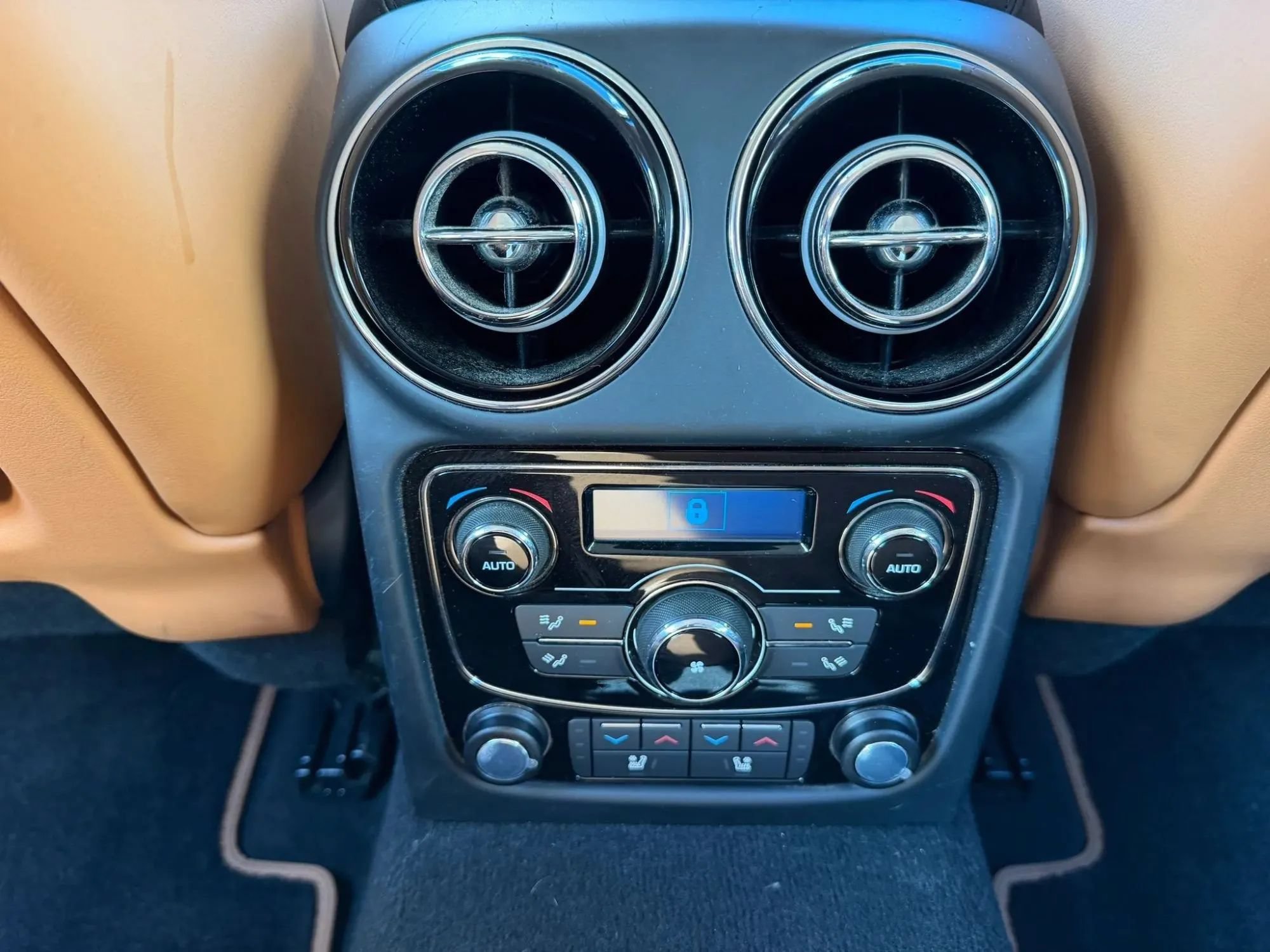 Used 2018 Jaguar XJ R-Sport RWD image 19