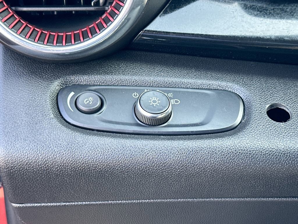 Used 2024 Chevrolet Trax RS w/ Sunroof Package image 11