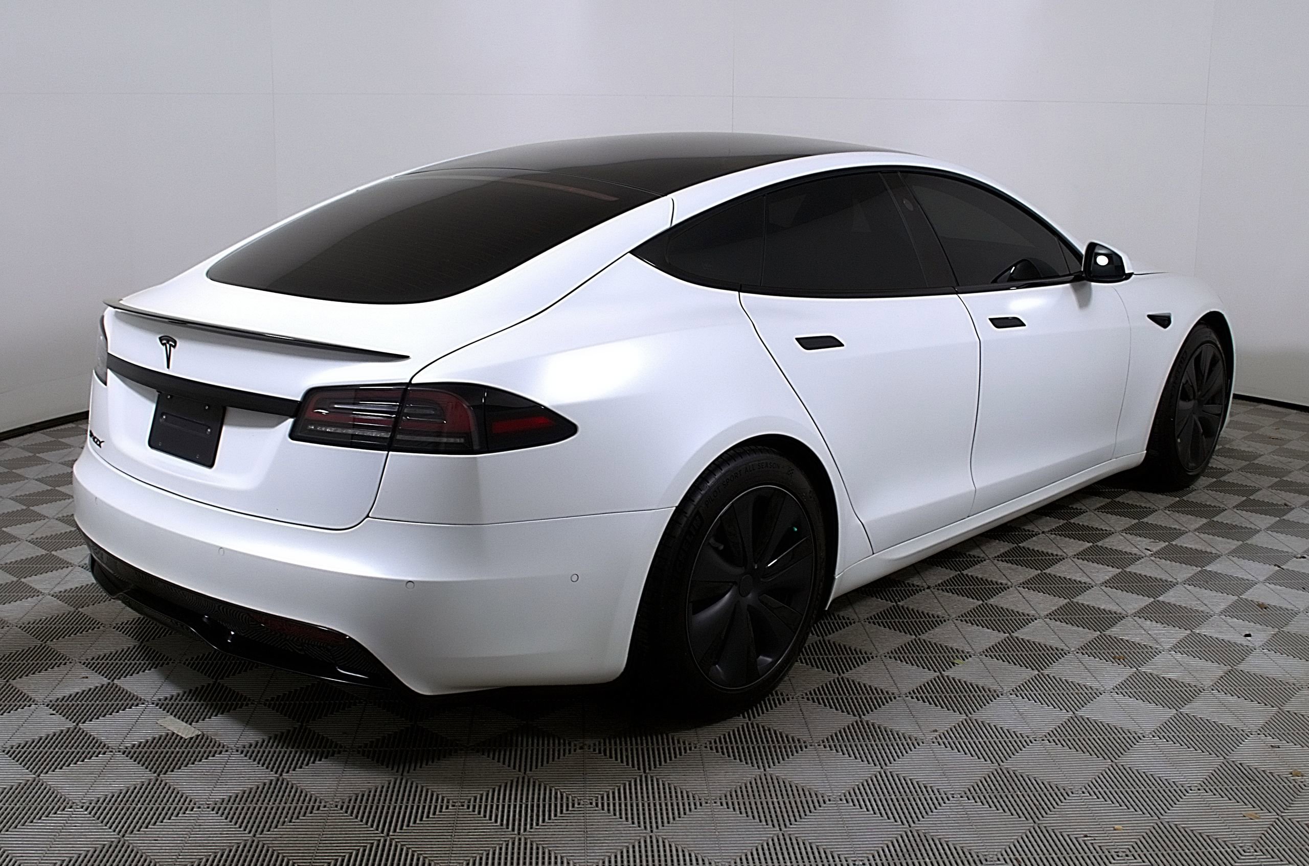Used 2023 Tesla Model S image 7
