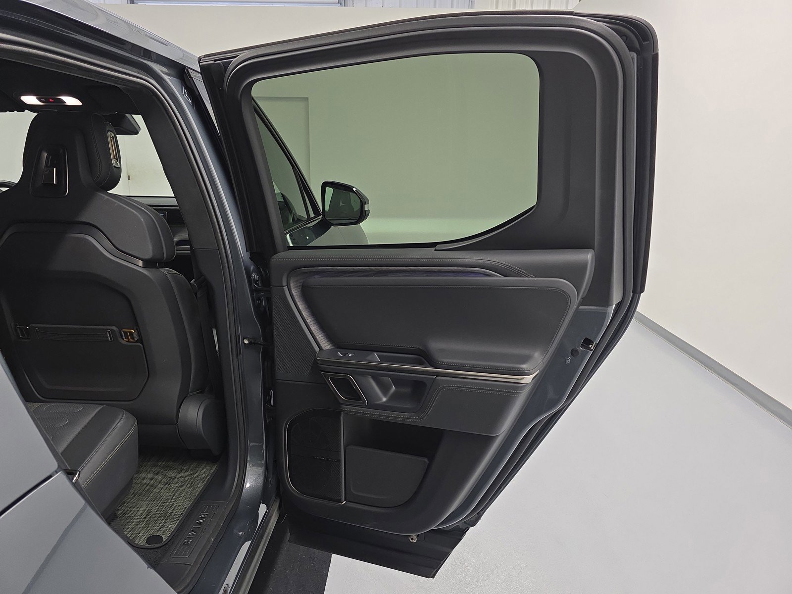 Used 2022 Rivian R1T Adventure image 19