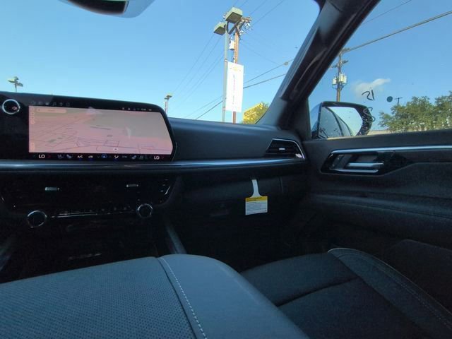 New 2026 Chevrolet Suburban Premier image 3