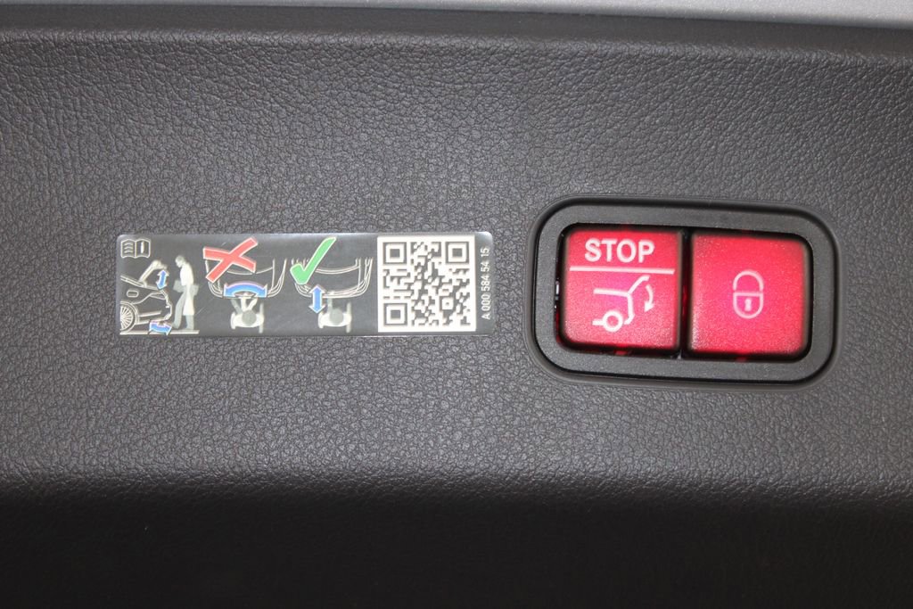 Used 2024 Mercedes-Benz GLC 300 4MATIC image 14