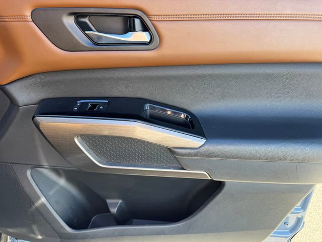 Used 2022 Nissan Pathfinder Platinum w/ Cargo Package image 11