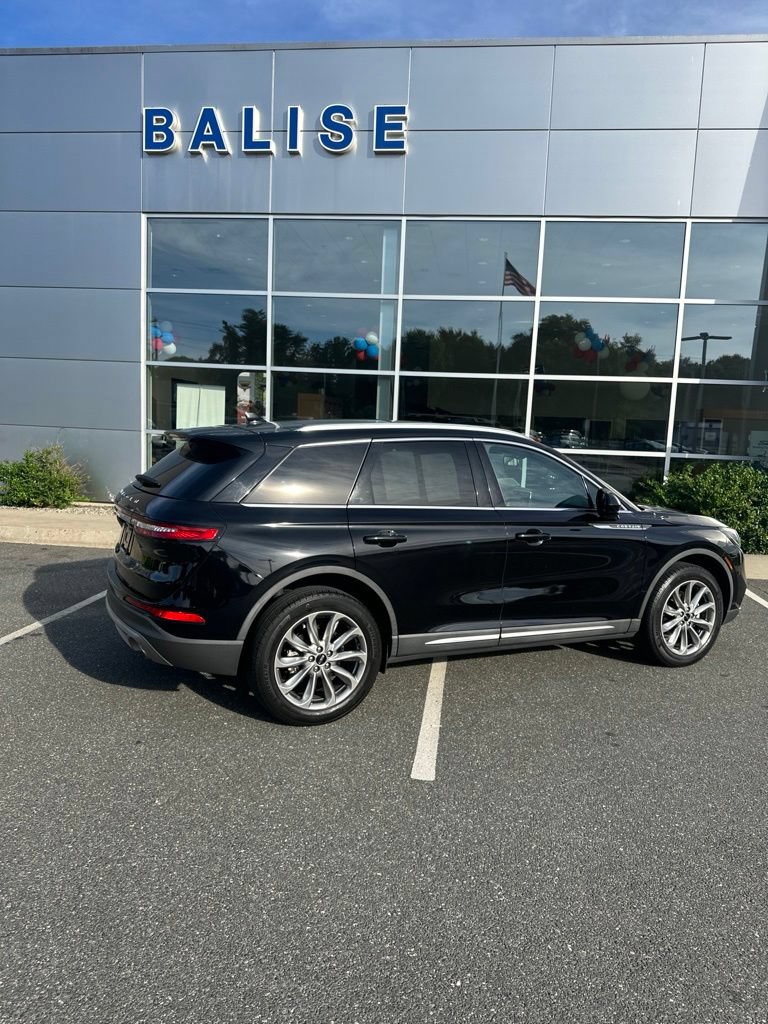 Used 2022 Lincoln Corsair AWD w/ Premium Package image 3