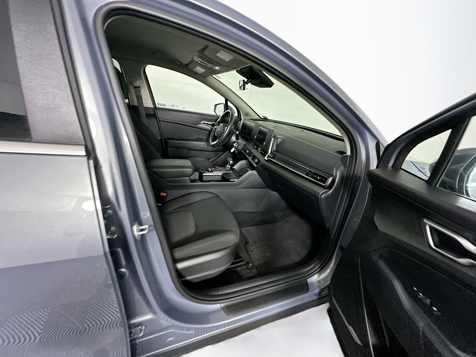 Used 2025 Kia Sportage LX image 29