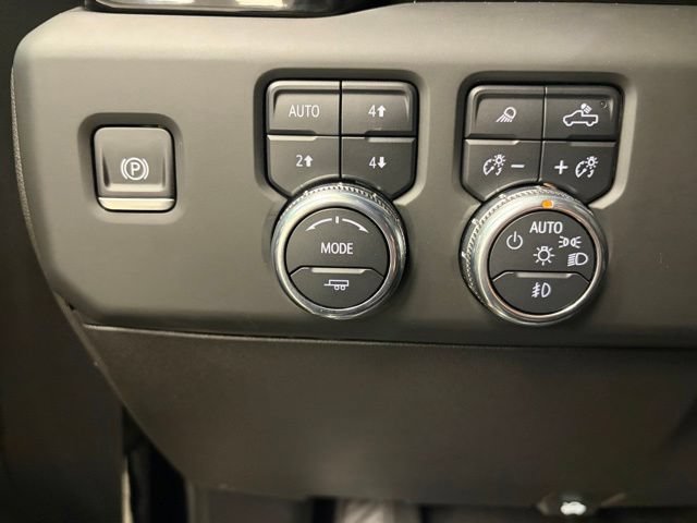 Used 2025 GMC Sierra 1500 AT4 w/ Technology Package AWD/4WD image 30