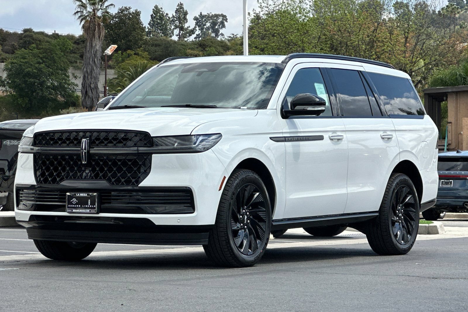 New 2026 Lincoln Navigator Reserve w/ Jet Appearance Package AWD/4WD image 7