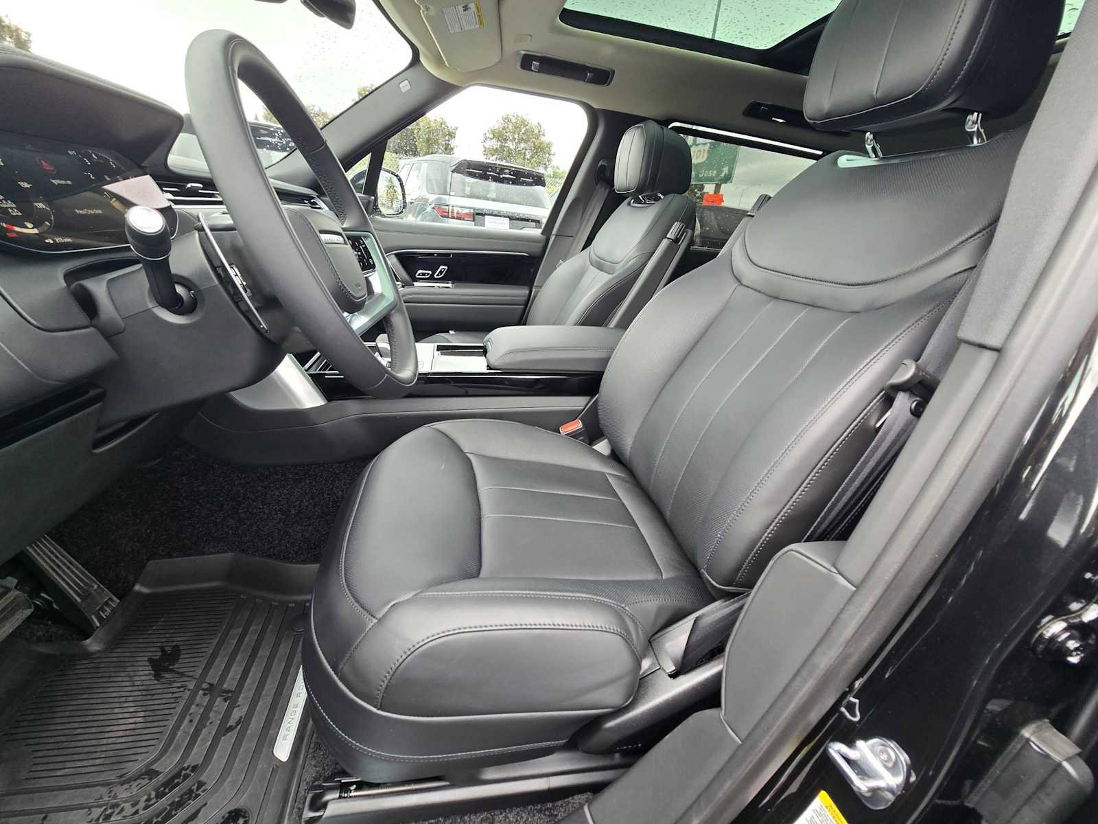 Used 2026 Land Rover Range Rover Long Wheelbase SE image 24