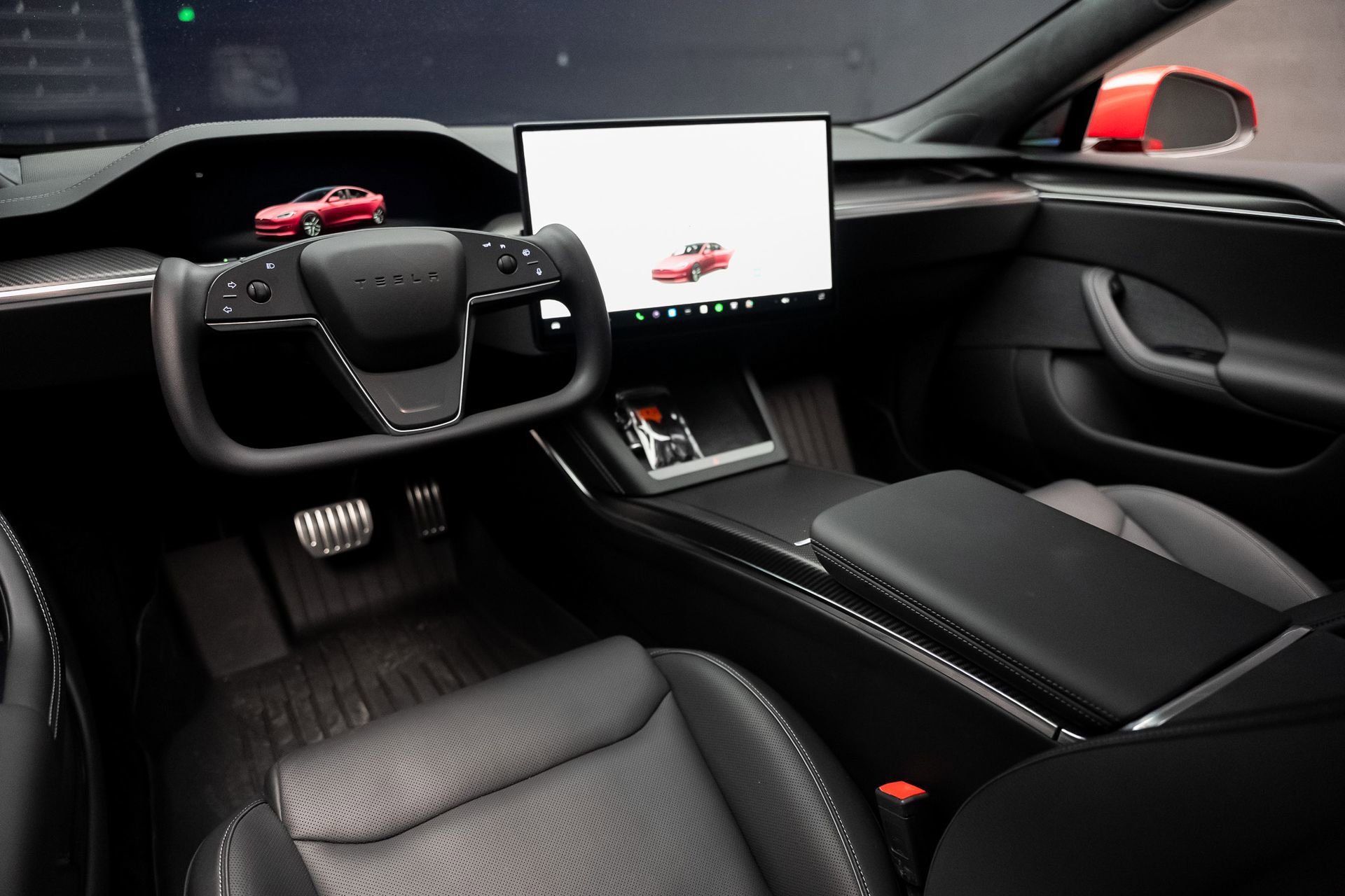 Used 2022 Tesla Model S Plaid image 2