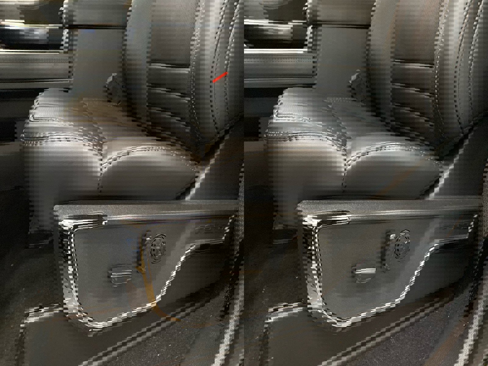 New 2025 Ford F350 Platinum w/ FX4 Off-Road Package image 17