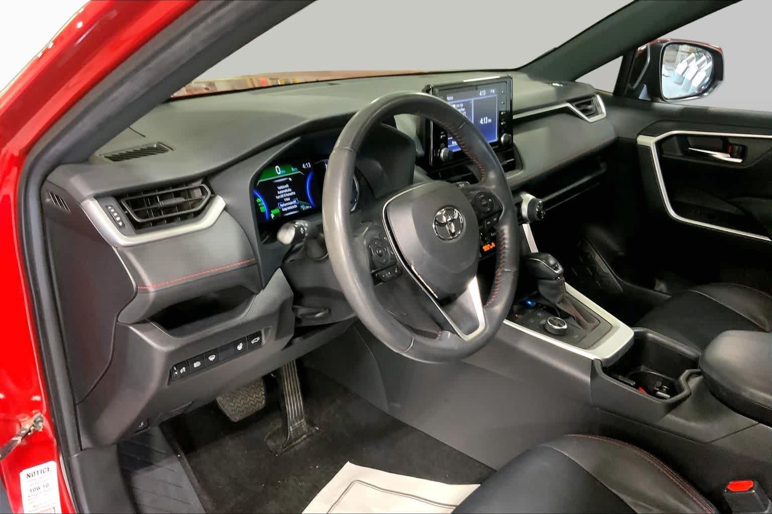 Used 2022 Toyota RAV4 SE w/ Weather & Moonroof Package AWD/4WD image 18