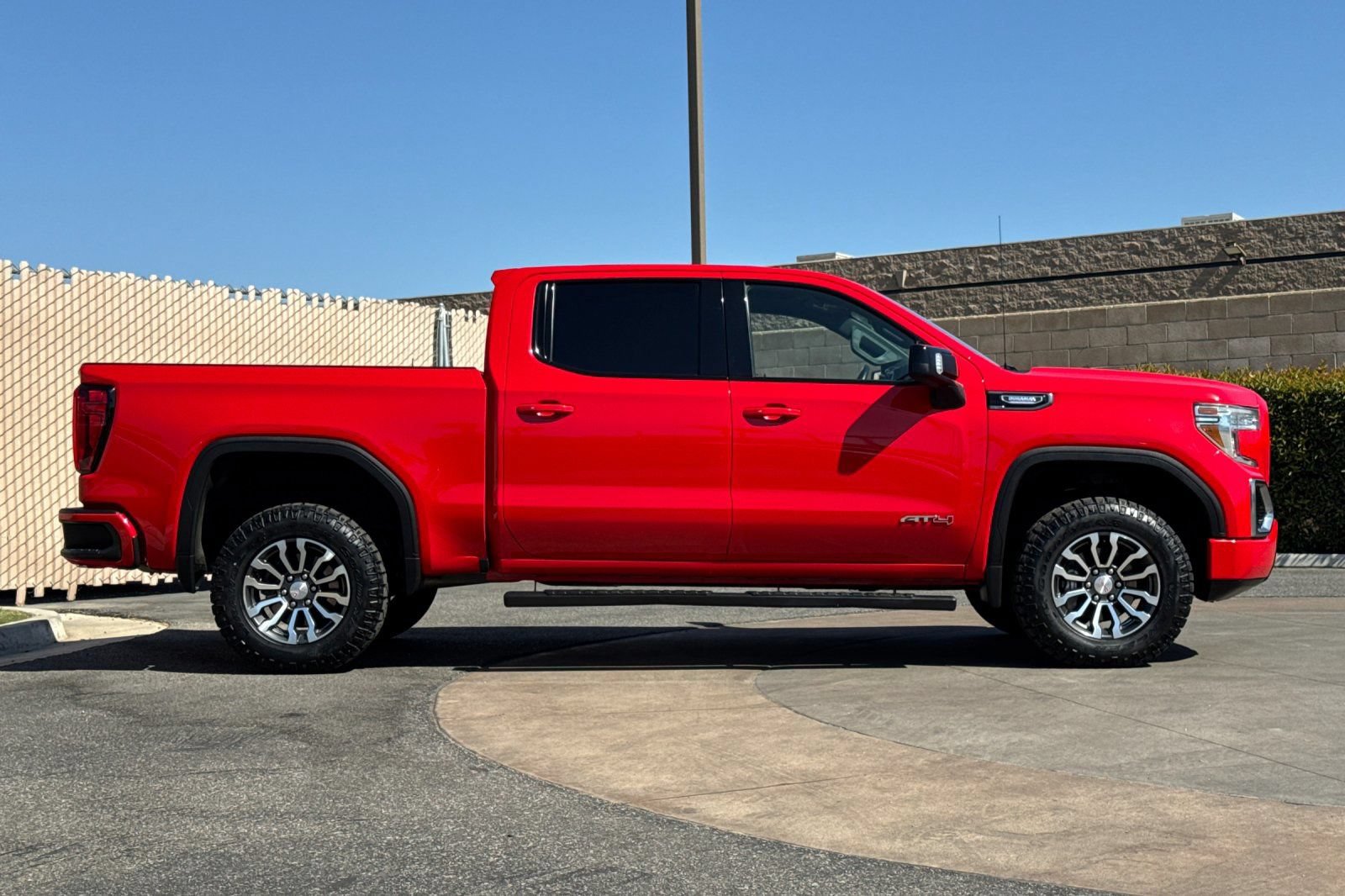 Certified 2021 GMC Sierra 1500 AT4 w/ AT4 Preferred Package AWD/4WD image 3