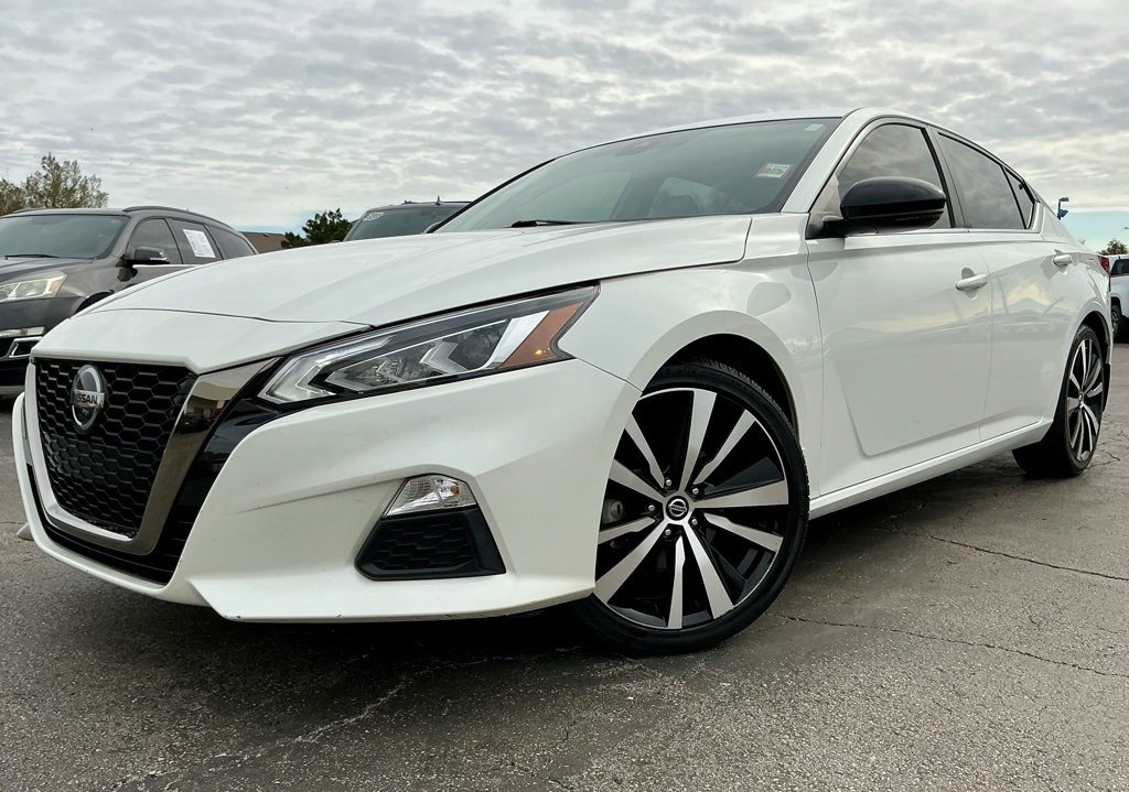 Used 2021 Nissan Altima 2.5 SR w/ SR Premium Package image 3