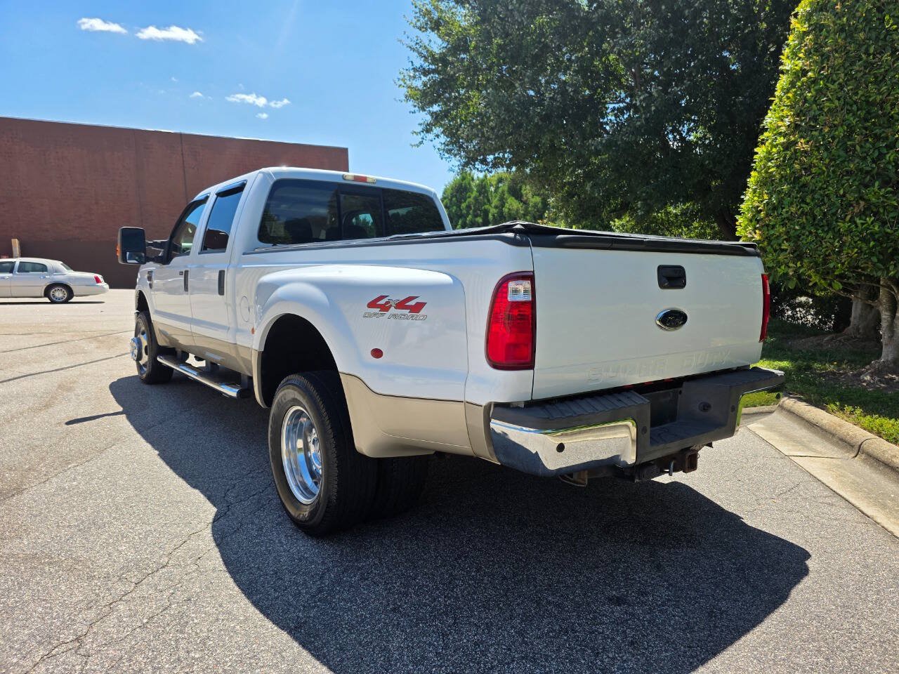 Used 2009 Ford F350 Lariat AWD/4WD image 4