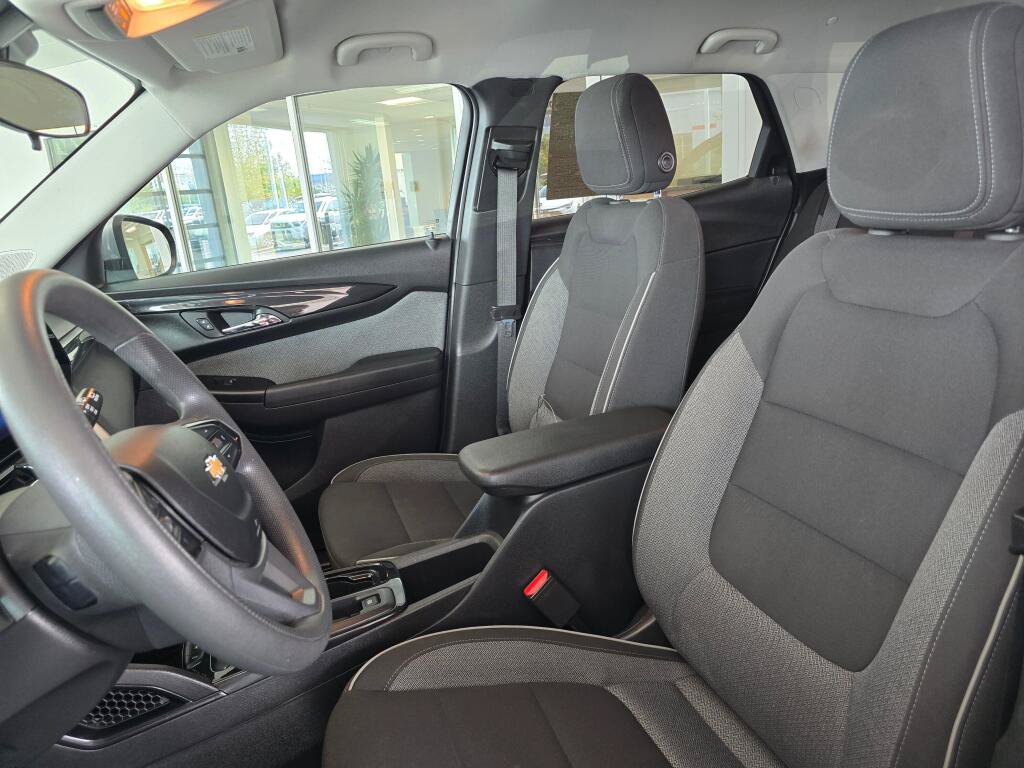 Used 2025 Chevrolet TrailBlazer LT AWD/4WD image 19