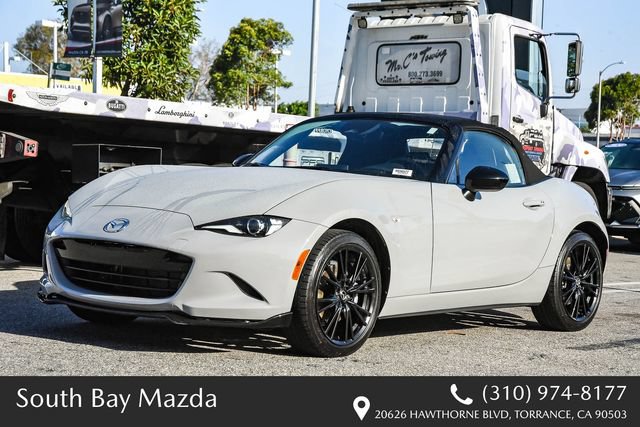 Certified 2025 MAZDA MX-5 Miata Club RWD image 3